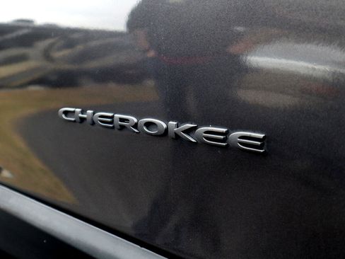 Used 2019 Jeep Cherokee Trailhawk image 33