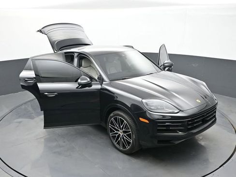 Certified 2024 Porsche Cayenne Coupe AWD/4WD image 33
