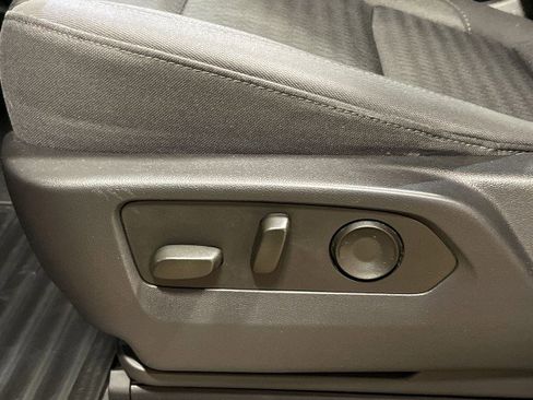 Used 2022 Chevrolet Silverado 1500 Custom image 13