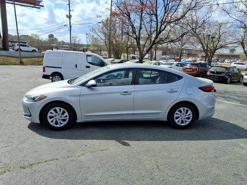 Used 2018 Hyundai Elantra SE image 7