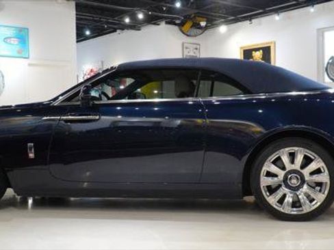 Used 2016 Rolls-Royce Dawn RWD image 13