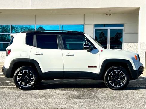 Used 2023 Jeep Renegade Trailhawk image 3