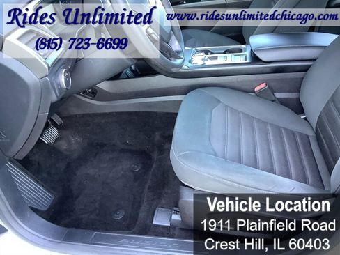 Used 2017 Ford Fusion SE FWD image 9