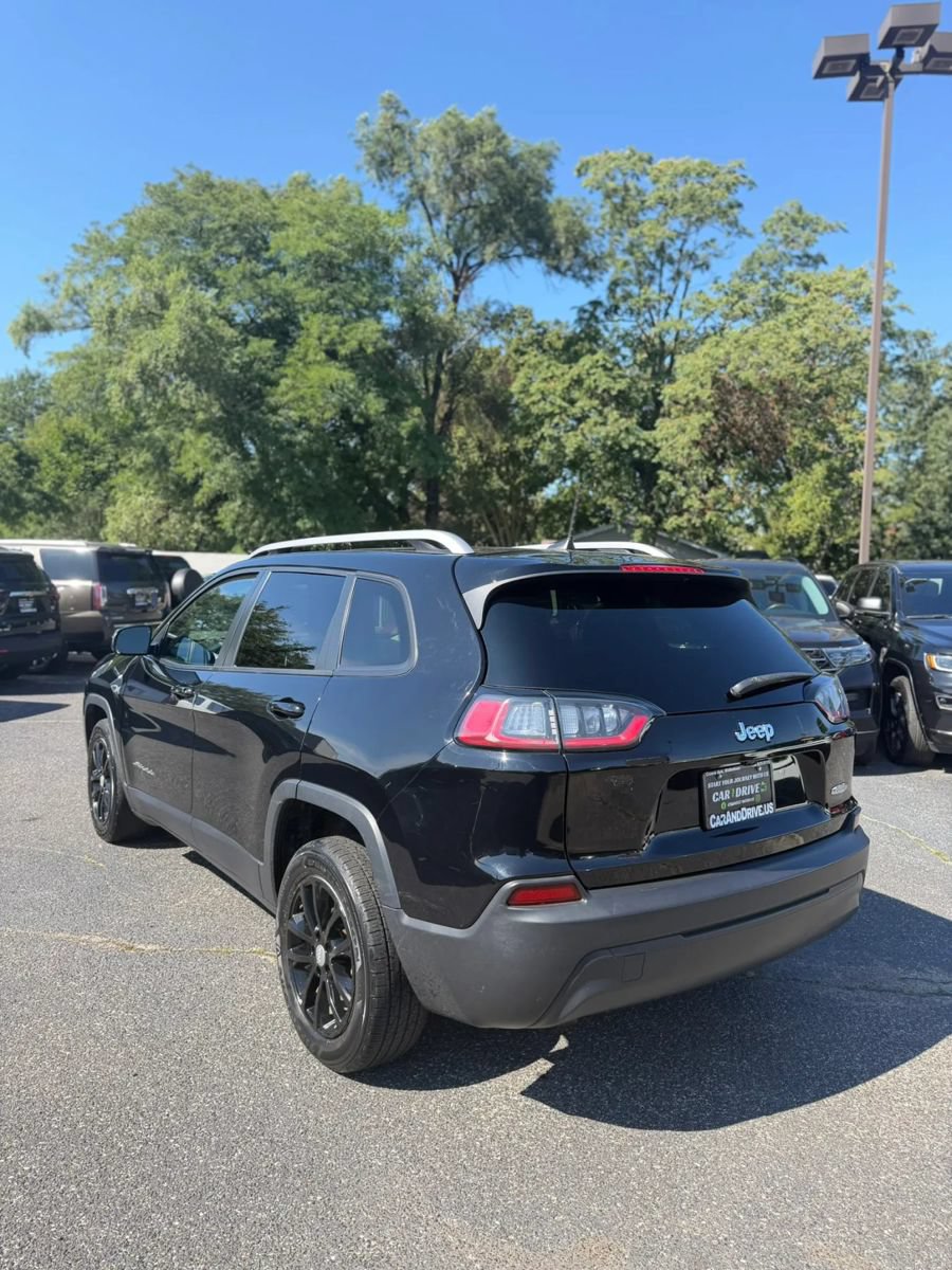 Used 2021 Jeep Cherokee Latitude FWD image 3