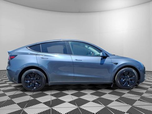 Used 2023 Tesla Model Y Long Range AWD/4WD image 4