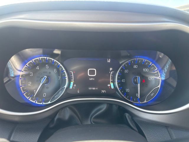 Used 2021 Chrysler Pacifica Touring-L FWD image 14