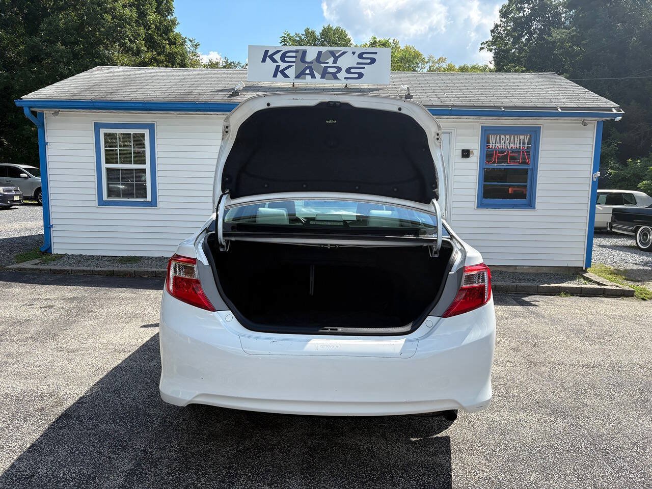 Used 2013 Toyota Camry LE FWD image 6
