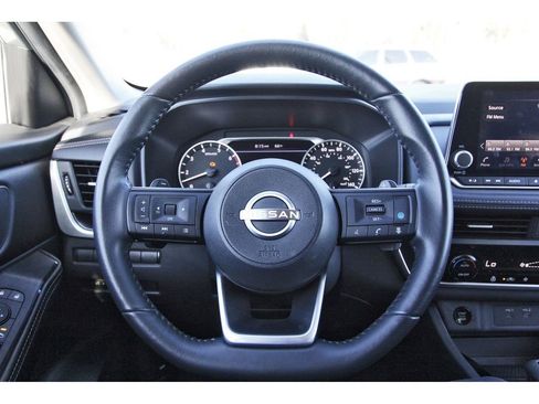 Used 2024 Nissan Rogue SV w/ SV Premium Package image 14