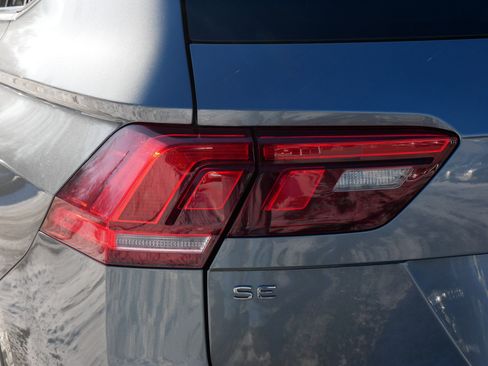 Used 2022 Volkswagen Tiguan SE image 17