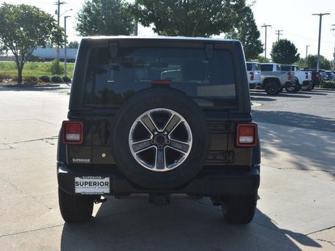Used 2023 Jeep Wrangler Sport AWD/4WD image 6