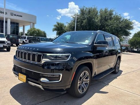 Certified 2024 Jeep Wagoneer L Series II w/ Flexible Seating Group AWD/4WD image 3