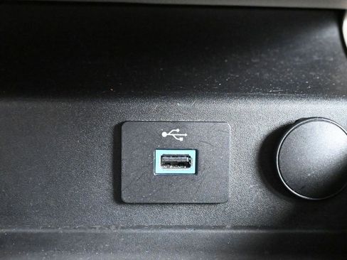 Used 2017 Ford Fusion SE image 31