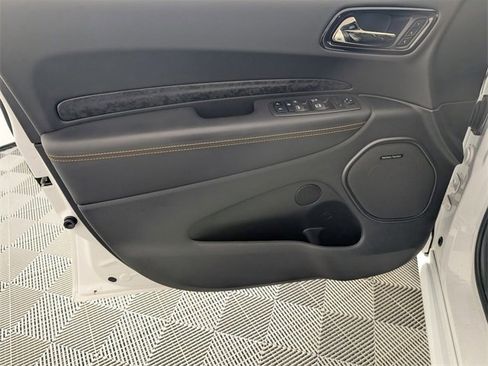 Used 2022 Dodge Durango R/T w/ Hemi Orange Plus Package image 10