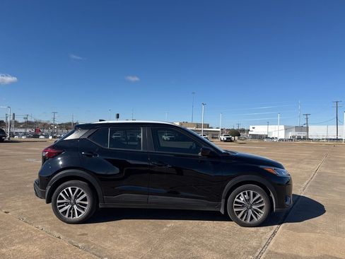 Used 2024 Nissan Kicks SV image 15