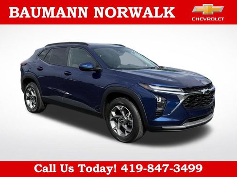 Used 2024 Chevrolet Trax LT w/ Driver Confidence Package FWD image 1
