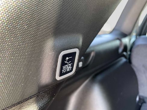 Certified 2025 Jeep Grand Cherokee Altitude AWD/4WD image 9