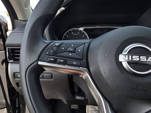 Used 2025 Nissan Sentra SV FWD image 13