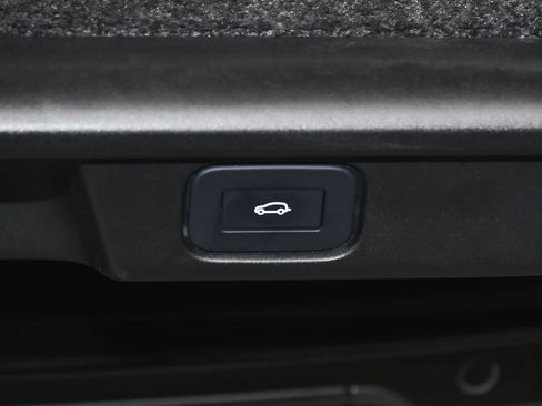 Used 2025 Land Rover Range Rover SE image 73