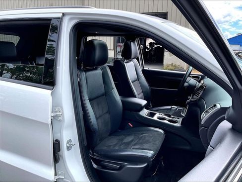Used 2019 Jeep Grand Cherokee Altitude AWD/4WD image 11