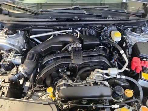 Used 2025 Subaru Crosstrek 2.0i Premium image 5