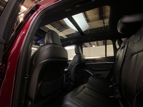 New 2025 Jeep Grand Cherokee Limited w/ Black Appearance Package image 13