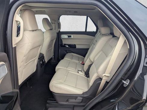 Used 2024 Ford Explorer Platinum w/ Technology Package image 16
