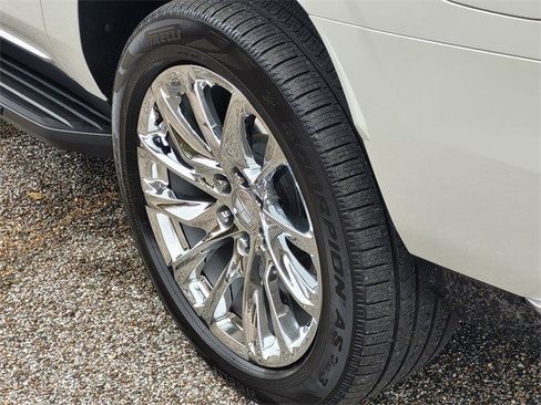 Certified 2022 Cadillac Escalade ESV Premium Luxury w/ LPO, Radiant Package image 11