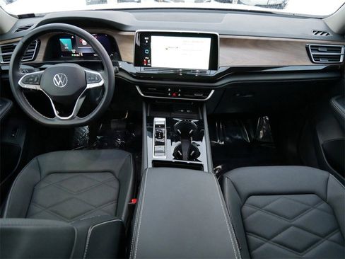 Used 2024 Volkswagen Atlas SE image 12