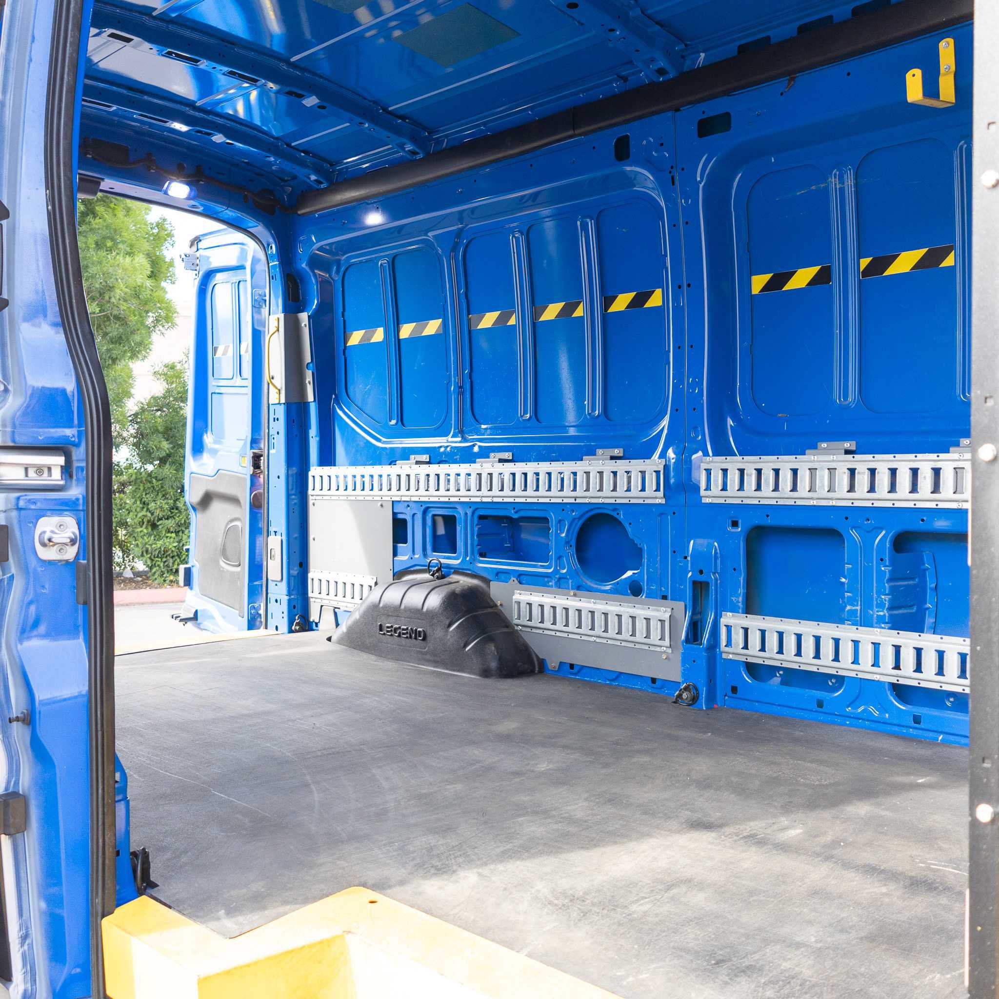 Used 2020 Ford Transit 250 Medium Roof RWD image 24