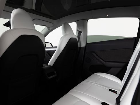 Used 2024 Tesla Model Y Performance image 18