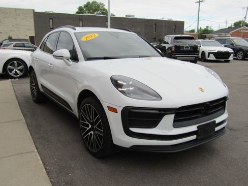 Used 2022 Porsche Macan AWD/4WD image 4