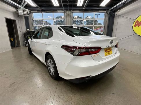 Used 2021 Toyota Camry LE FWD image 3
