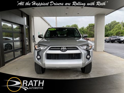 Used 2022 Toyota 4Runner SR5 AWD/4WD image 3