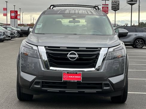 New 2025 Nissan Pathfinder SV w/ SV Premium Package image 9