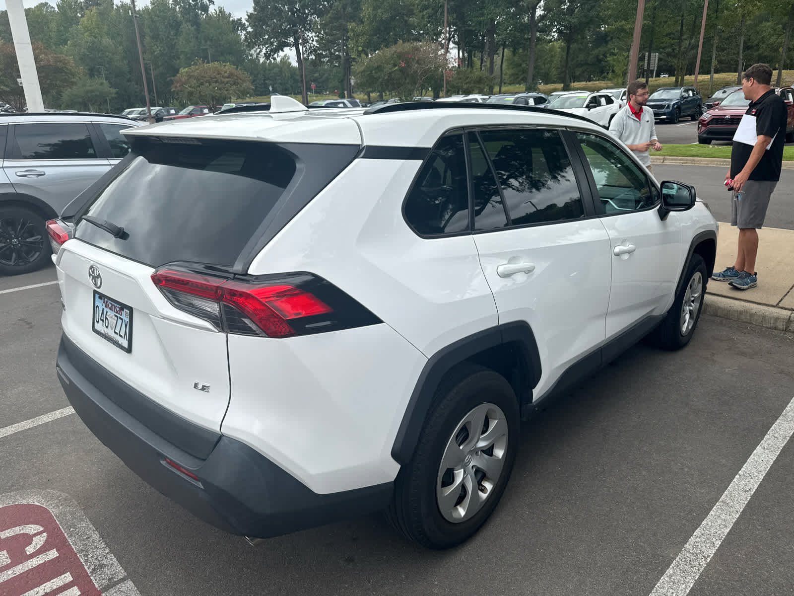 Used 2021 Toyota RAV4 LE FWD image 4
