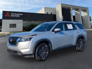 Used 2023 Nissan Pathfinder SV video 1