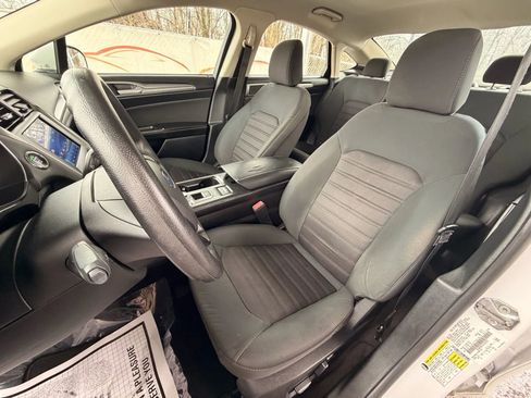 Used 2020 Ford Fusion SE image 16