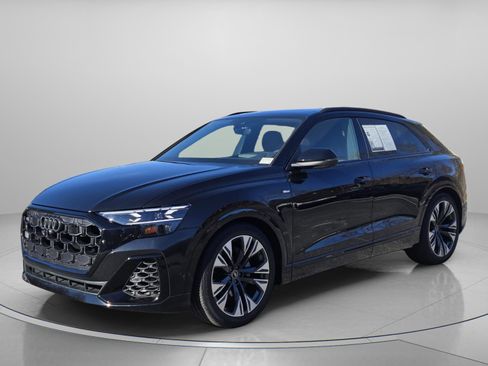 Used 2025 Audi Q8 Prestige w/ Prestige Package image 2