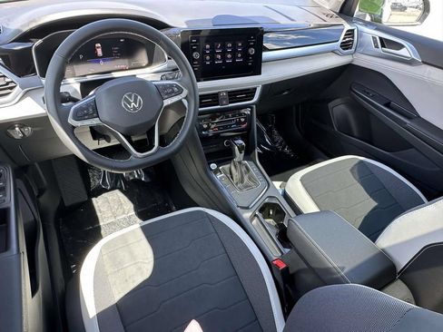 New 2026 Volkswagen Taos SE FWD image 9