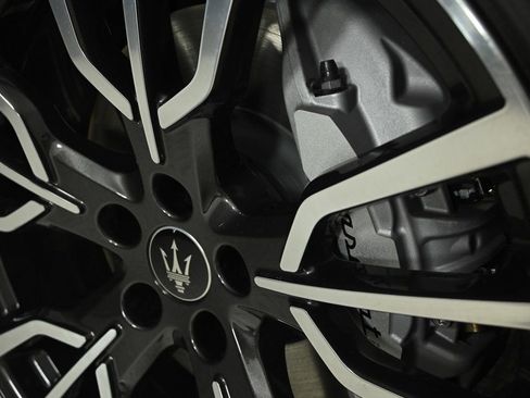 Used 2025 Maserati Grecale GT image 25