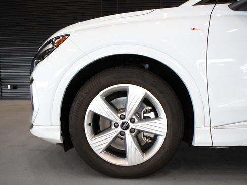 Used 2025 Audi Q4 e-tron Premium Plus w/ Premium Plus AWD/4WD image 4