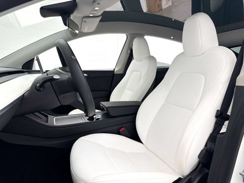 Used 2023 Tesla Model Y Long Range AWD/4WD image 19