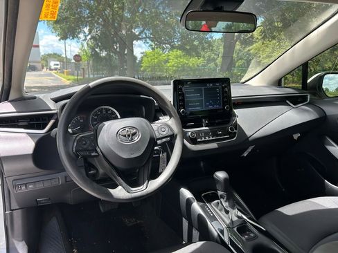 Used 2021 Toyota Corolla LE FWD image 4