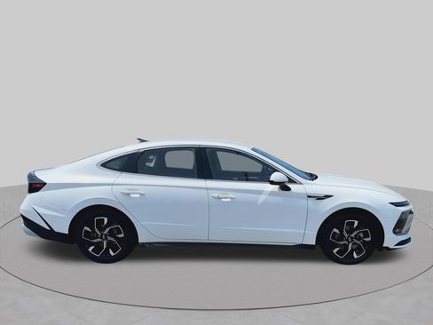 Used 2025 Hyundai Sonata SEL FWD image 12