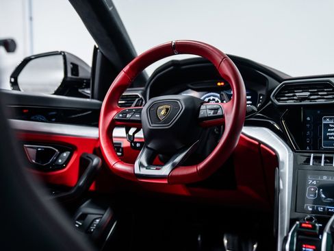 Used 2021 Lamborghini Urus image 23
