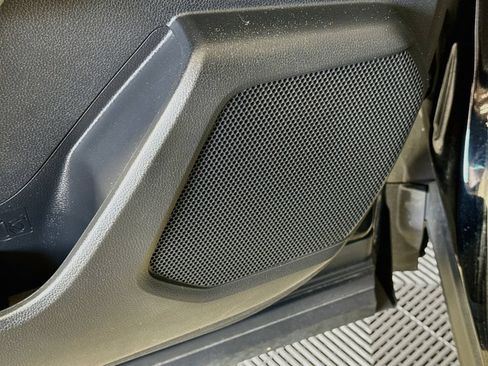 Used 2020 Toyota Highlander XLE FWD image 19