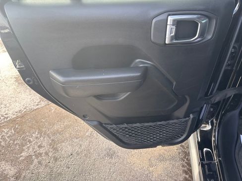 Used 2023 Jeep Wrangler Unlimited Rubicon w/ Cold Weather Group image 28