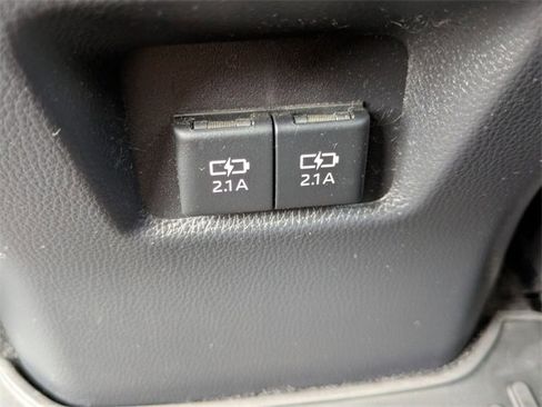 Used 2021 Toyota RAV4 XLE Premium image 26