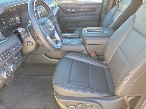 Used 2024 GMC Yukon Denali w/ Denali Reserve Package image 12