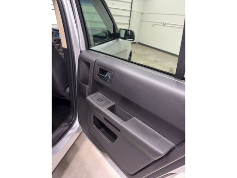 Used 2018 Ford Flex SE FWD image 25